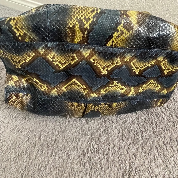 VINTAGE GUCCI Limited Edition Rare Python Large Stirrup Hobo Bag - Picture 7 of 13